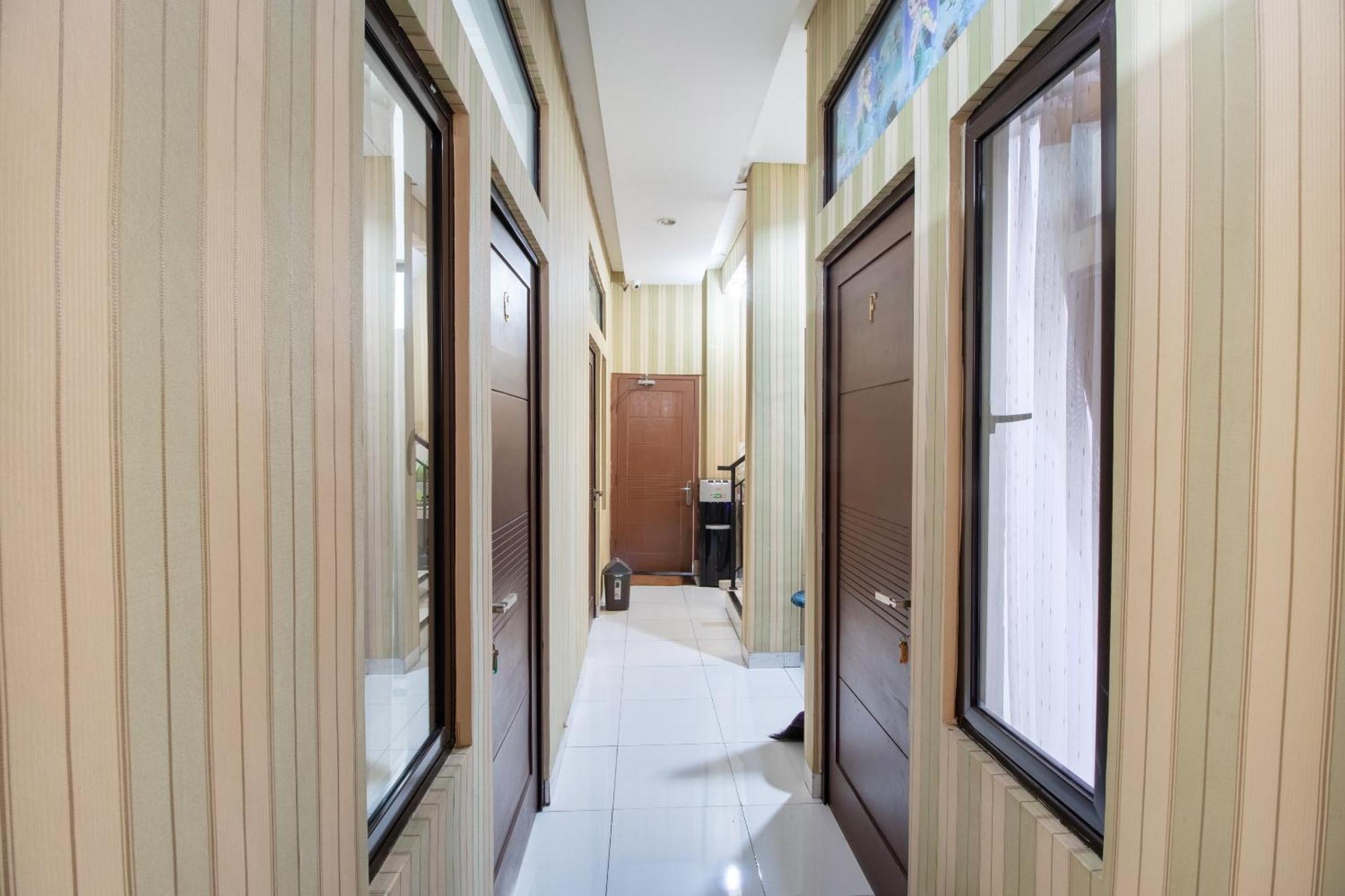 Oyo 3253 Sofia Residence Telukjambe Exterior photo