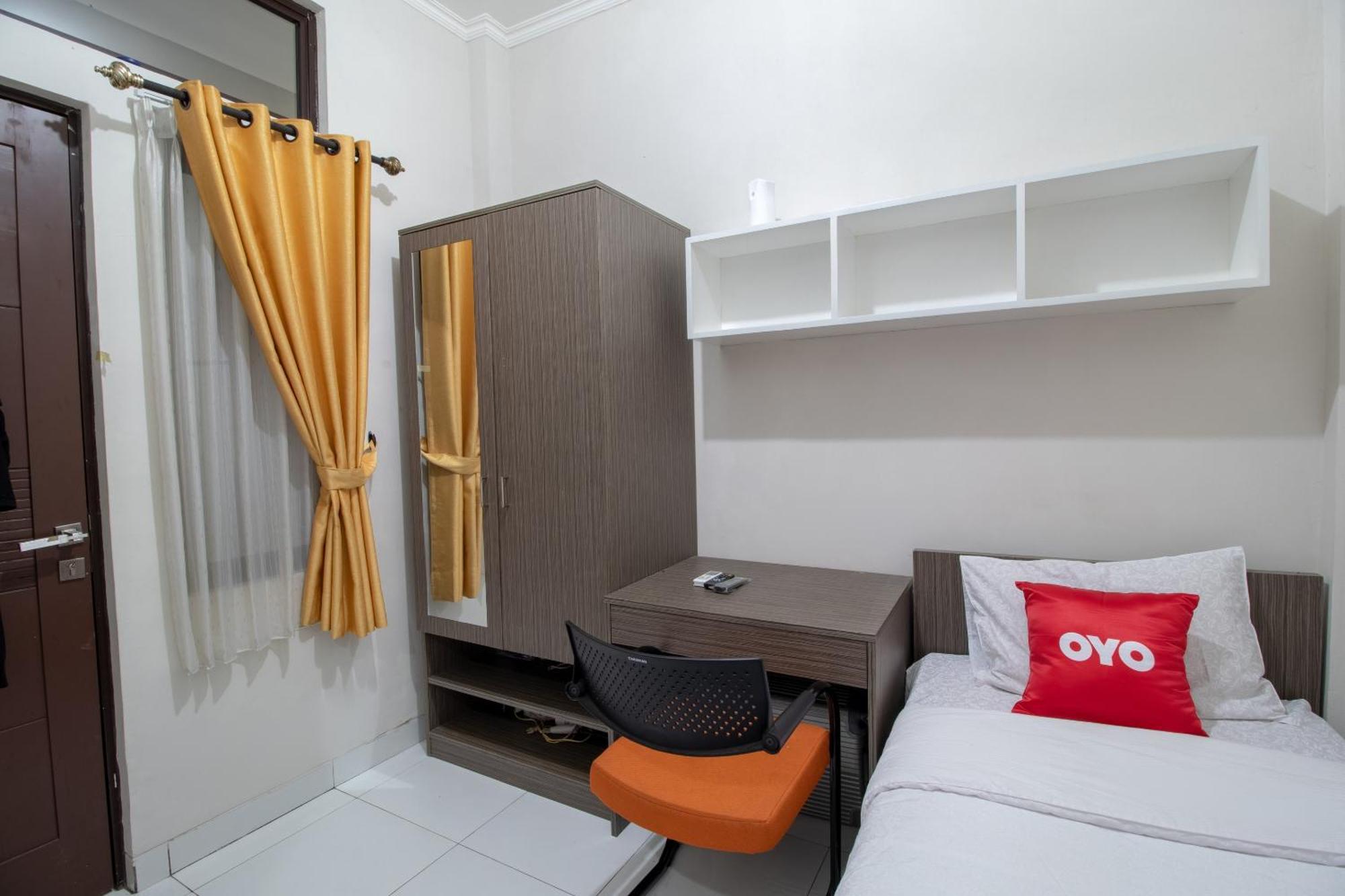 Oyo 3253 Sofia Residence Telukjambe Exterior photo