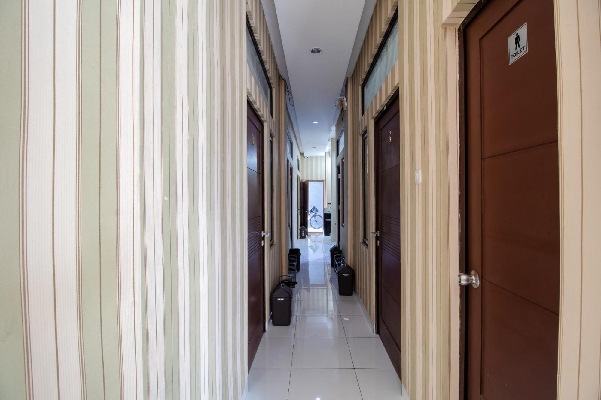 Oyo 3253 Sofia Residence Telukjambe Exterior photo