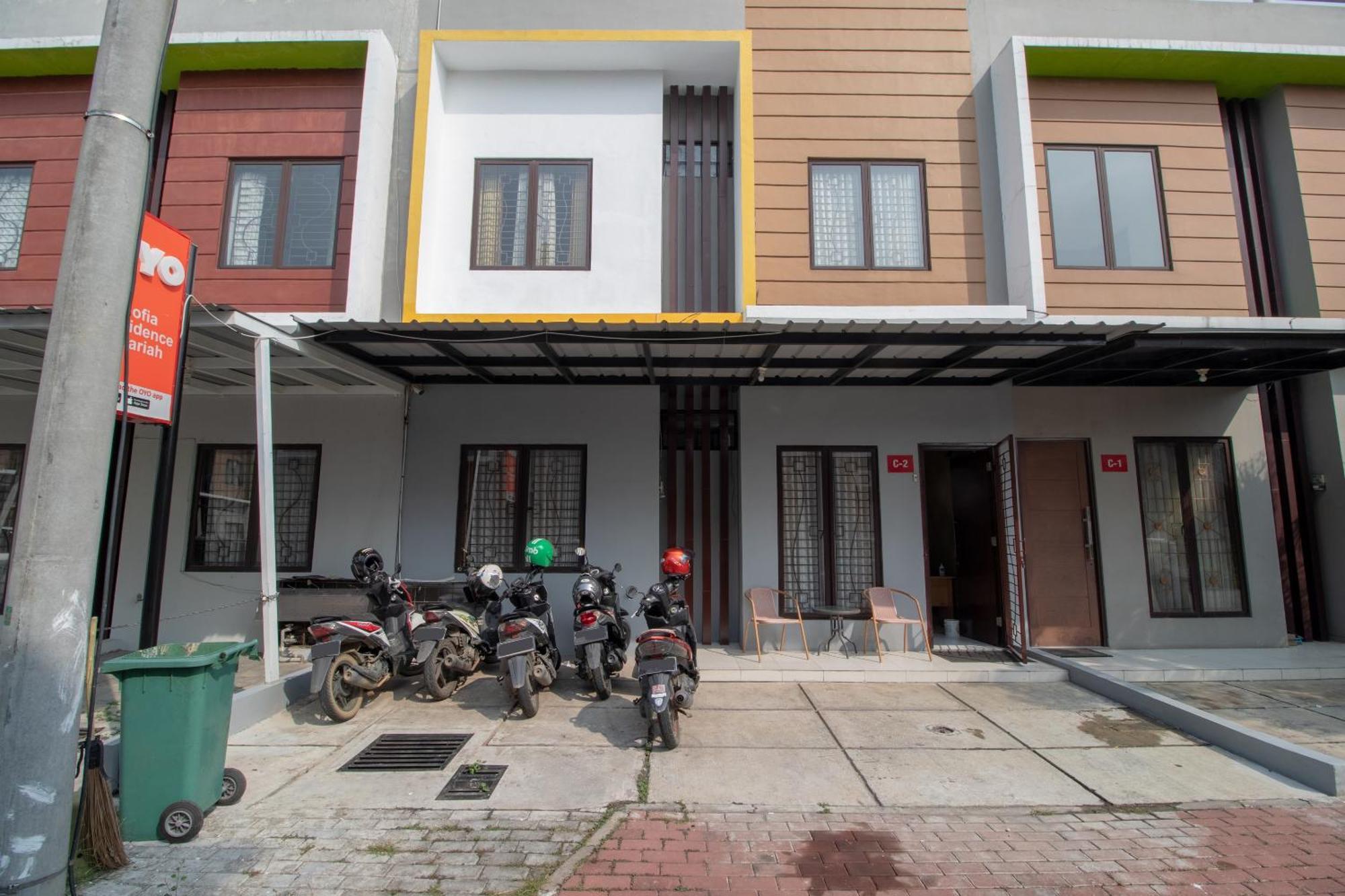Oyo 3253 Sofia Residence Telukjambe Exterior photo